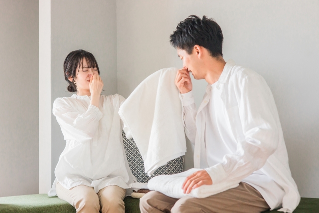 部屋干しのコツやニオイ対策について