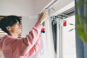 一人暮らしこそ注意！洗濯物を溜めすぎると「地味に損する」3つのこと