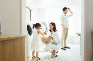 「毎日洗濯が終わらない…」乳幼児家庭のリアルな洗濯頻度とは