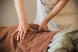 フェイスタオルが臭う？清潔が命の美容サロンで「生乾き臭」を放置するリスクとは