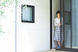 夜に洗濯物を干すならこれだけは守りたい！一人暮らし女性の防犯対策リスト