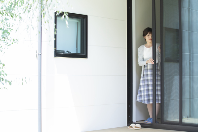 夜に洗濯物を干すならこれだけは守りたい！一人暮らし女性の防犯対策リスト