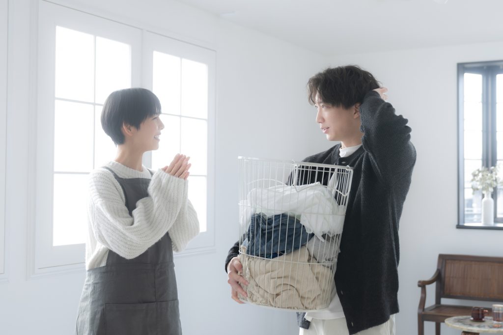 共働き夫婦、洗濯のやり方が合わない？ドラマ『Tシャツが乾くまで』から考える「名もなき家事」の解決方法